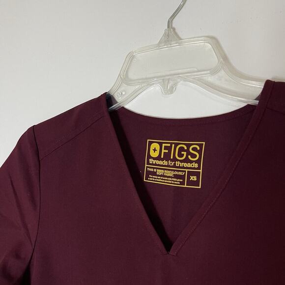 FIGS short sleeve 2 pocket medical scrub top maroon red XS - Picture 2 of 4